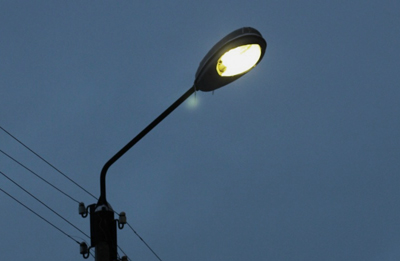 Установленному без фонаря столбу в Рязани хотят вернуть лампы в рамках контракта